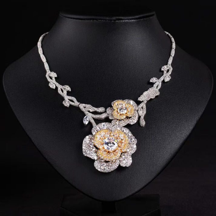 Floral Diamond Necklace with Golden Accents | Luxe Mulher