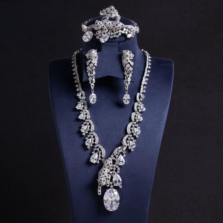 Exquisite Diamond-Studded Necklace with Matching Drop Earrings | Luxe Mulher