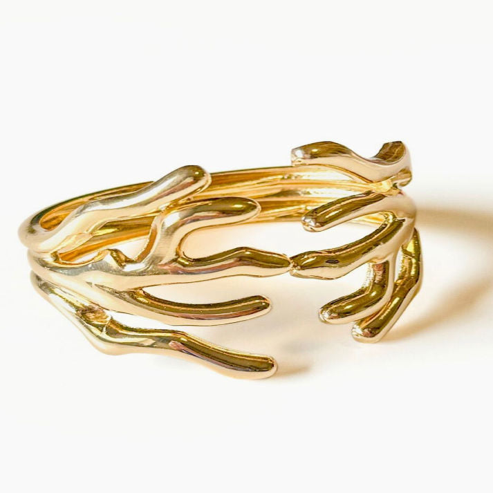 Artistic Gold-Tone Coral Inspired Cuff Bracelet | Luxe Mulher