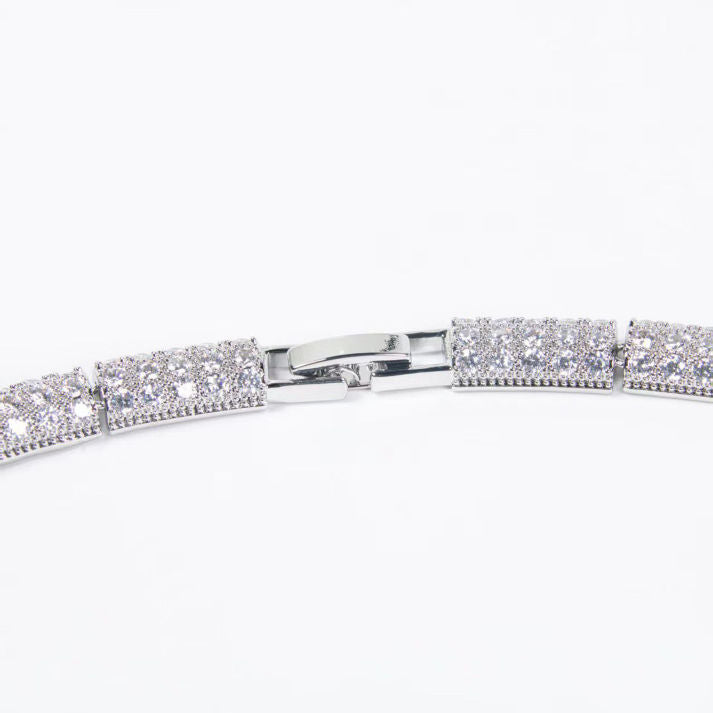 Exquisite Diamond Snake Necklace with Matching Drop Earrings | Luxe Mulher