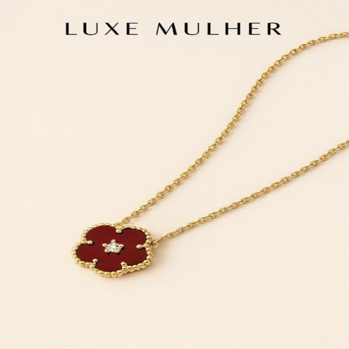 Elegant Red Enamel Floral Pendant Necklace with Gold Chain – Luxe Mulher
