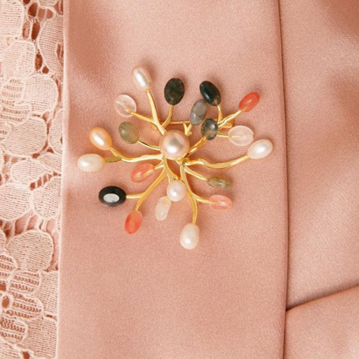 Elegant Pearl & Stone Branch Brooch – Luxe Mulher | Artistic Gold Pin Accessory