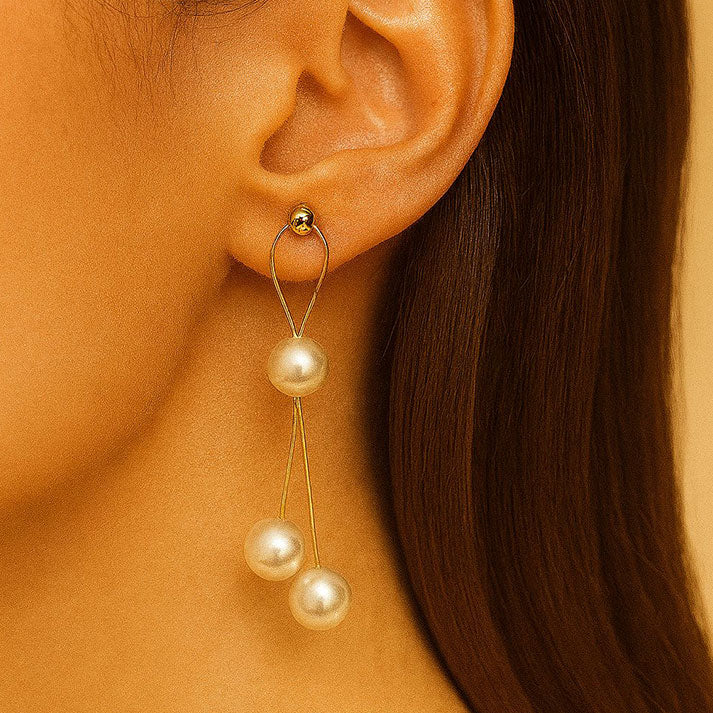 Timeless Elegance: Minimalist Gold and Pearl Drop Earrings by Luxe Mulher