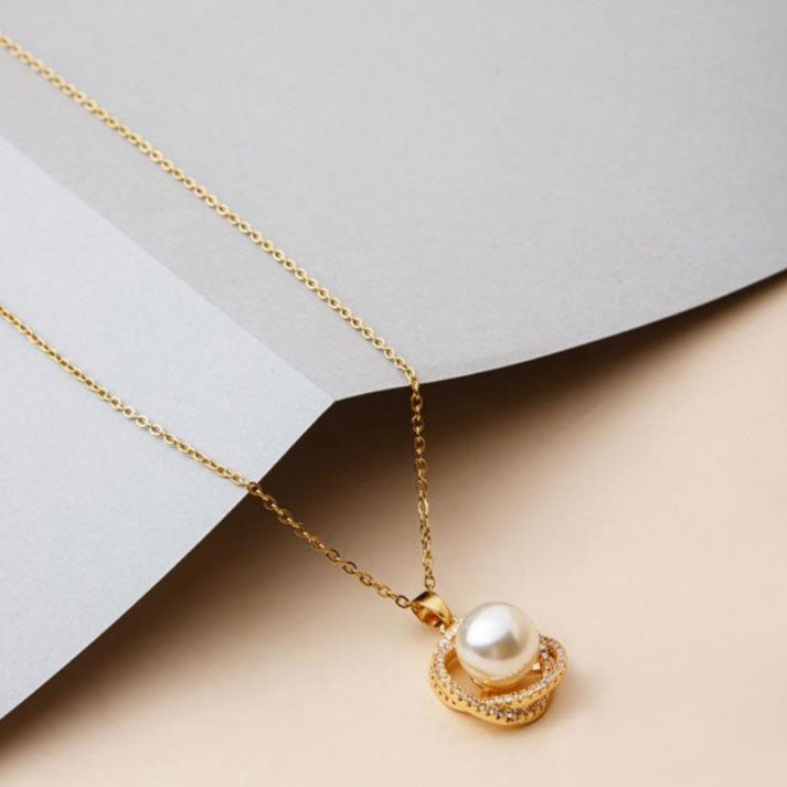 Gold Pearl Pendant Necklace – Luxe Mulher | Classic Elegance with a Modern Twist