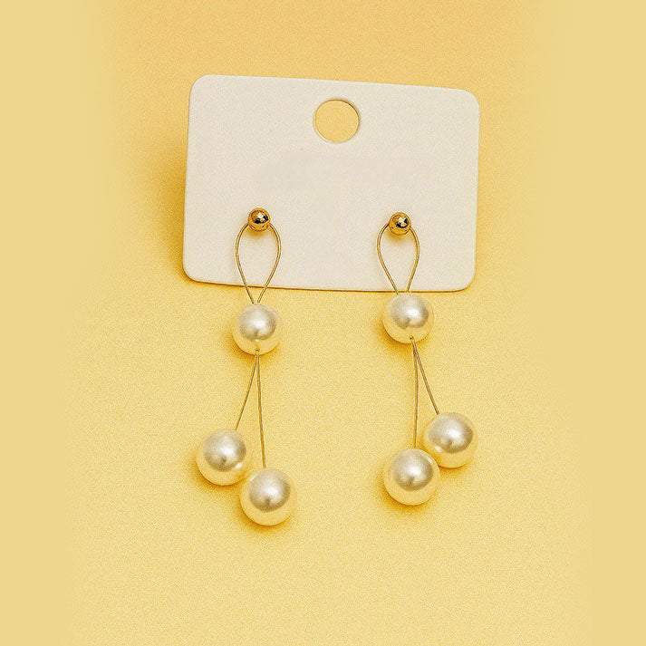 Timeless Elegance: Minimalist Gold and Pearl Drop Earrings by Luxe Mulher