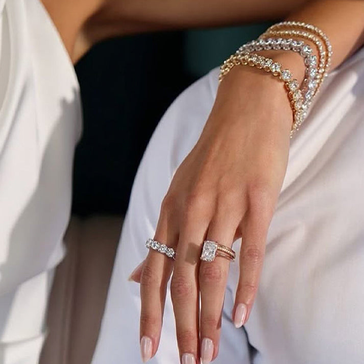 Timeless Sparkle: White Gold Tennis Bracelet with Round-Cut Crystals