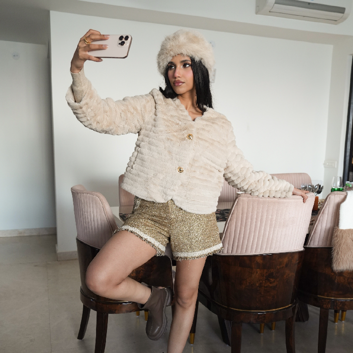 Ivory Faux Fur Luxe Jacket by Label Luxe Mulher