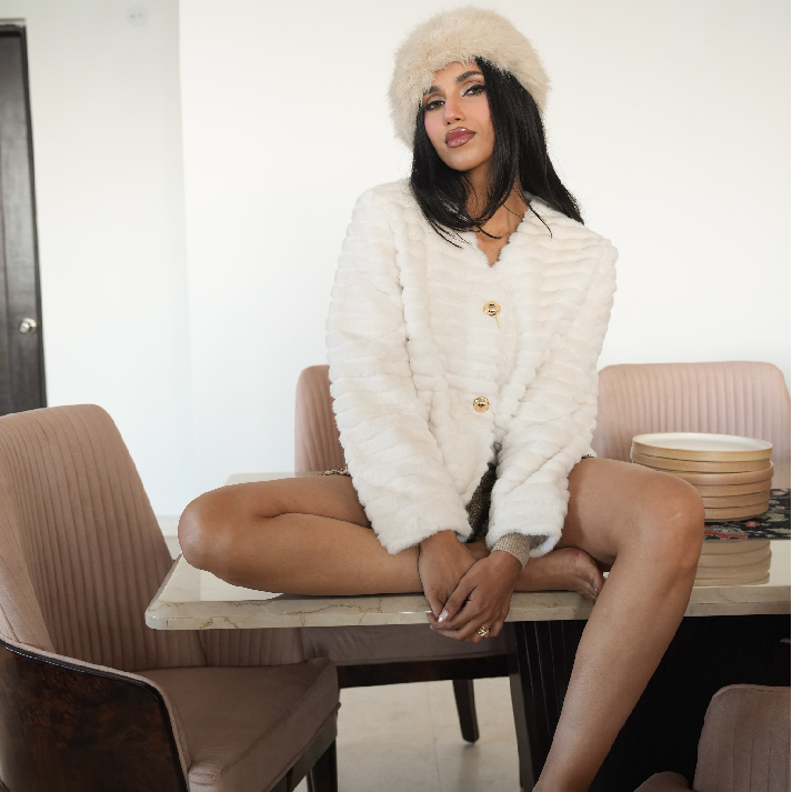 Ivory Faux Fur Luxe Jacket by Label Luxe Mulher
