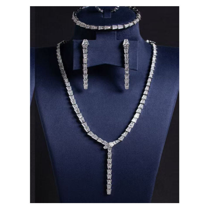 Elegant Silver Necklace with Matching Long Drop Earrings | Luxe Mulher