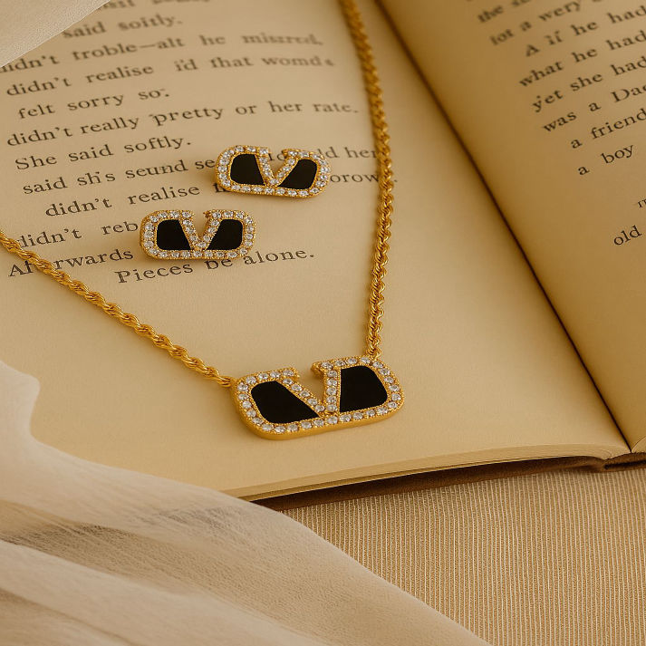 Valentino-Inspired Black Enamel Stud Earrings with Diamond Border – Luxe Mulher