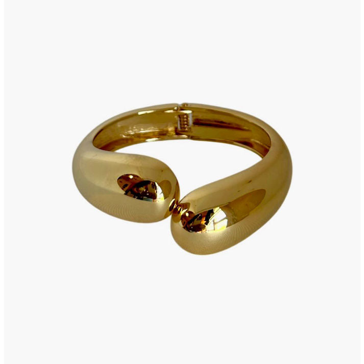 Bold Gold-Tone Sculpted Cuff Bracelet | Luxe Mulher