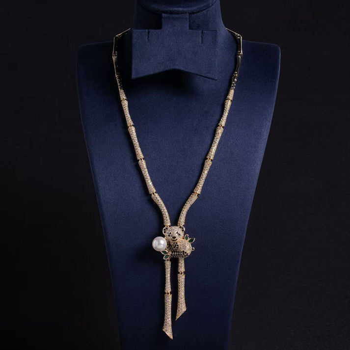 Teddy Bear Necklace & Earrings Set with Pearl Detailing | Luxe Mulher