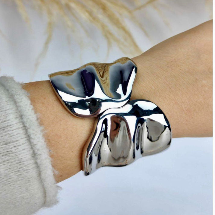 Modern Silver-Tone Sculptural Cuff Bracelet | Luxe Mulher
