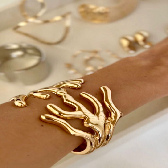 Artistic Gold-Tone Coral Inspired Cuff Bracelet | Luxe Mulher