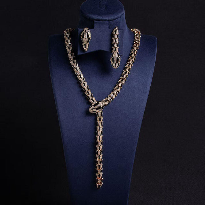 Golden Snake-Inspired Necklace & Earrings Set | Luxe Mulher