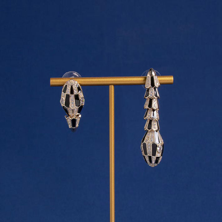Golden Snake-Inspired Necklace & Earrings Set | Luxe Mulher