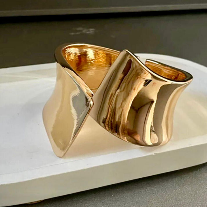 Sculptural Wide Gold Statement Cuff Bracelet | Luxe Mulher