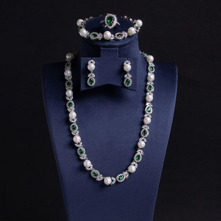 Luxury Pearl & Emerald Necklace with Matching Earrings | Luxe Mulher