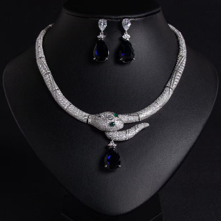 Exquisite Diamond Snake Necklace with Matching Drop Earrings | Luxe Mulher