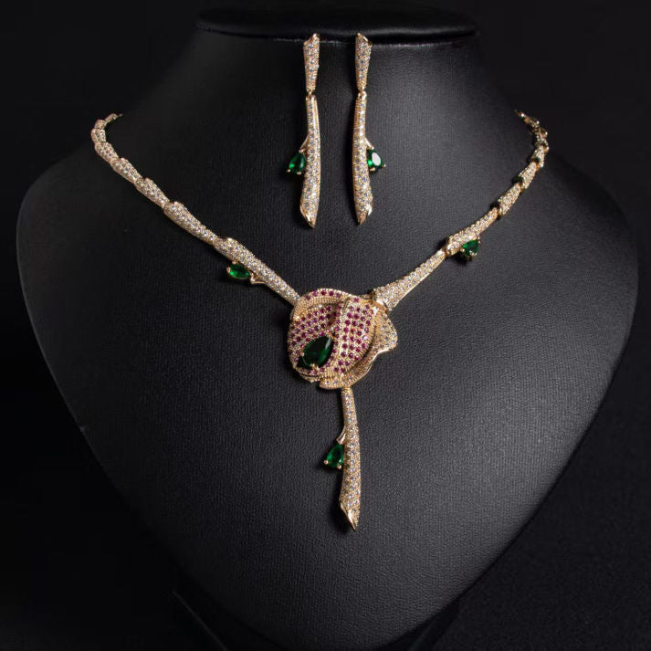 Emerald Snake-Inspired Necklace & Earrings Set | Luxe Mulher