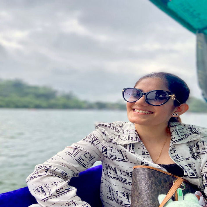 Valentino-Inspired Black Enamel Stud Earrings with Diamond Border – Luxe Mulher