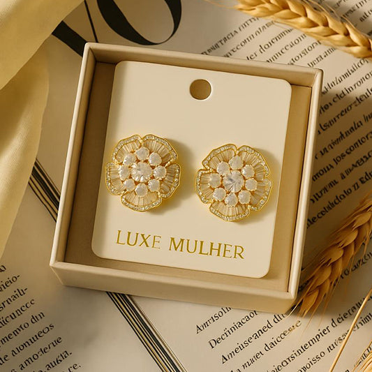 Floral Gold Stud Earrings – Elegant Luxe Mulher Sparkle